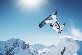 爱游戏官方入口-阿扎伦卡身份之谜，比分领先下的暗藏玄机