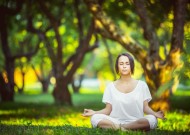 体育直播-詹姆斯空降诺坎普首秀爆冷，巴萨主场沸腾！